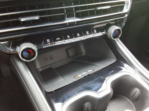 Certified 2025 Chevrolet Traverse RS FWD image 33