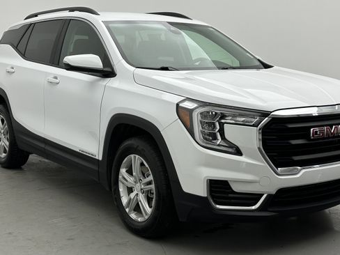 Used 2023 GMC Terrain SLE w/ Driver Convenience Package image 3