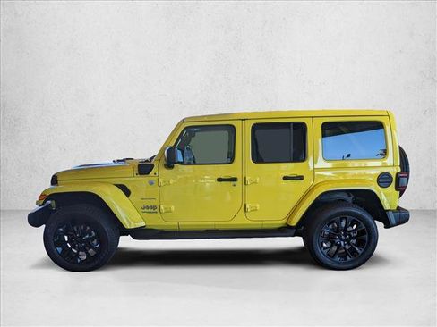 Used 2022 Jeep Wrangler Unlimited Sahara w/ Safety Group image 9
