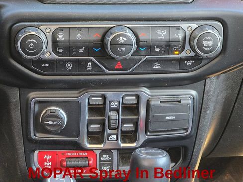 Used 2023 Jeep Gladiator Rubicon w/ Cold Weather Group AWD/4WD image 18