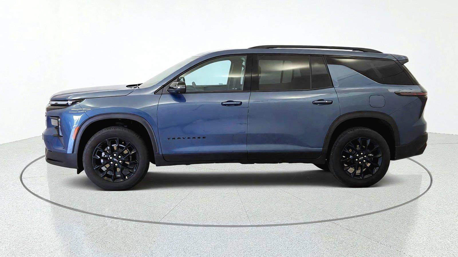 Used 2025 Chevrolet Traverse LT w/ Midnight/Sport Edition AWD/4WD image 5