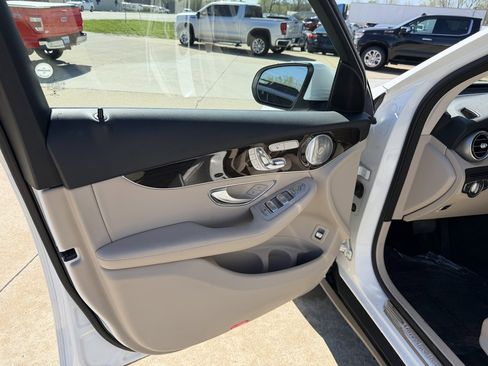 Used 2017 Mercedes-Benz GLC 300 4MATIC image 11