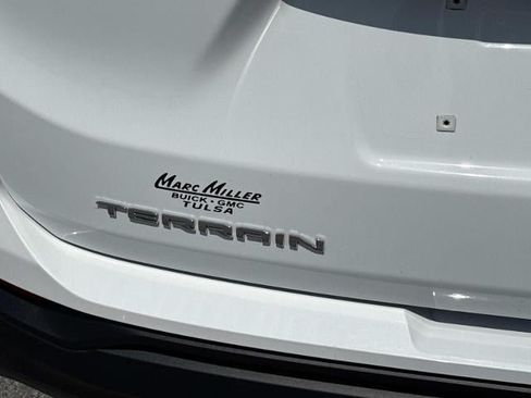 Used 2024 GMC Terrain SLE FWD image 6