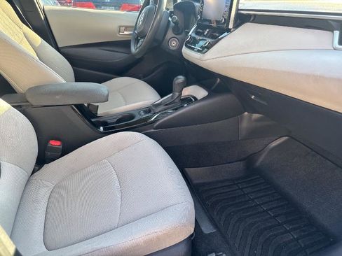Used 2020 Toyota Corolla LE image 6