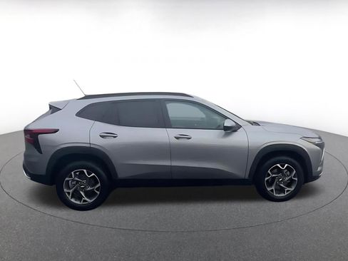 Used 2025 Chevrolet Trax LT w/ LT Convenience Package image 14
