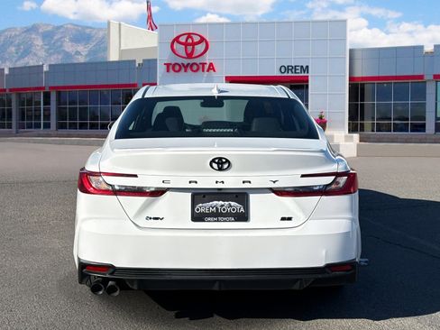 Used 2025 Toyota Camry SE image 4