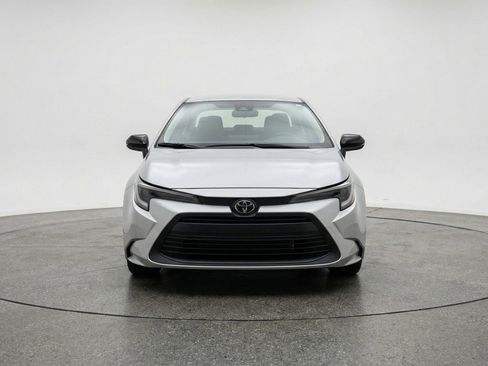 Used 2025 Toyota Corolla Cross LE image 2