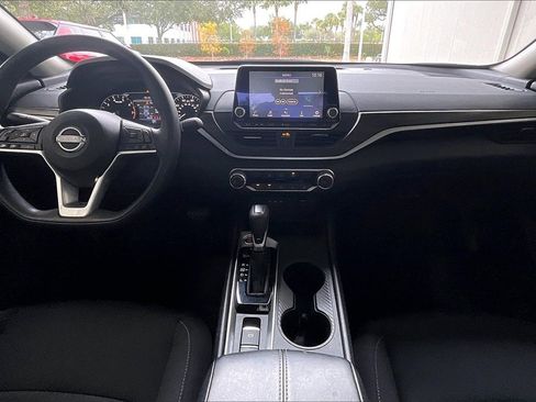 Used 2025 Nissan Altima 2.5 SV image 6