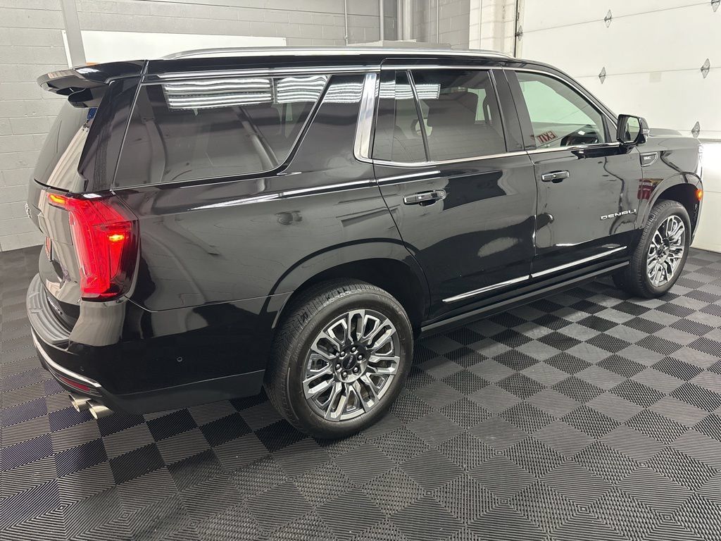 Used 2024 GMC Yukon Denali Ultimate AWD/4WD image 10