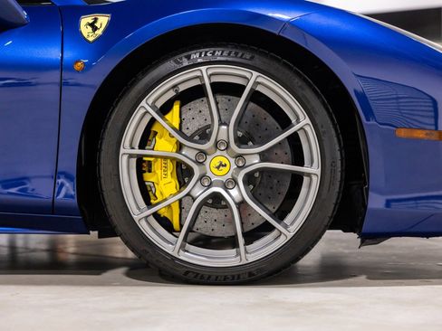 Used 2019 Ferrari 488 Spider image 28