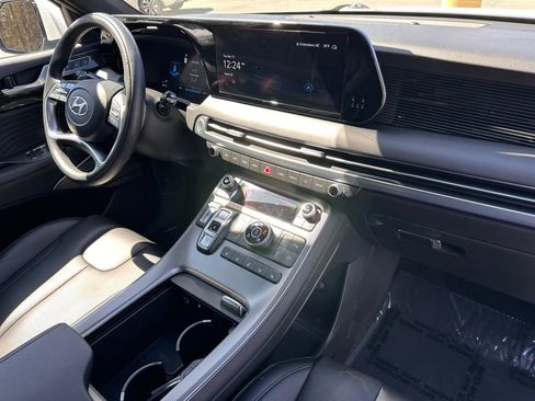 Used 2024 Hyundai Palisade Calligraphy image 17