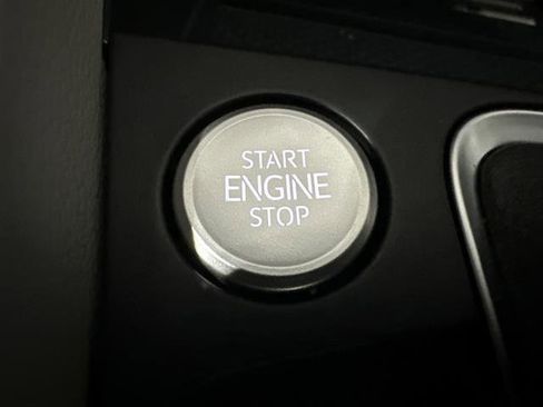 Certified 2025 Volkswagen Jetta SE image 32