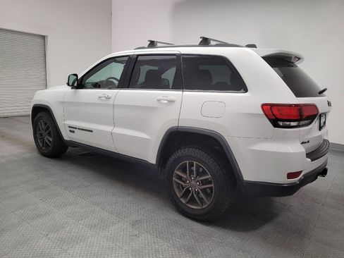 Used 2017 Jeep Grand Cherokee Laredo AWD/4WD image 3