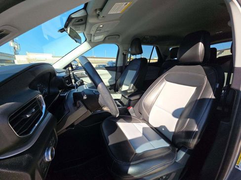 Used 2022 Ford Explorer XLT w/ Equipment Group 202A image 6