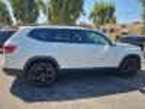 Used 2023 Volkswagen Atlas SE w/ Black Wheel Package FWD image 7