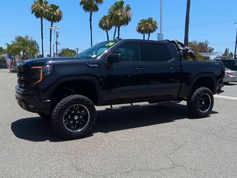 Used 2024 GMC Sierra 1500 Elevation w/ X31 Off-Road Package AWD/4WD image 4