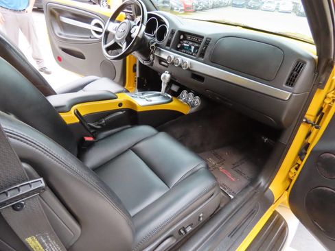 Used 2004 Chevrolet SSR w/ Preferred Equipment Group image 20