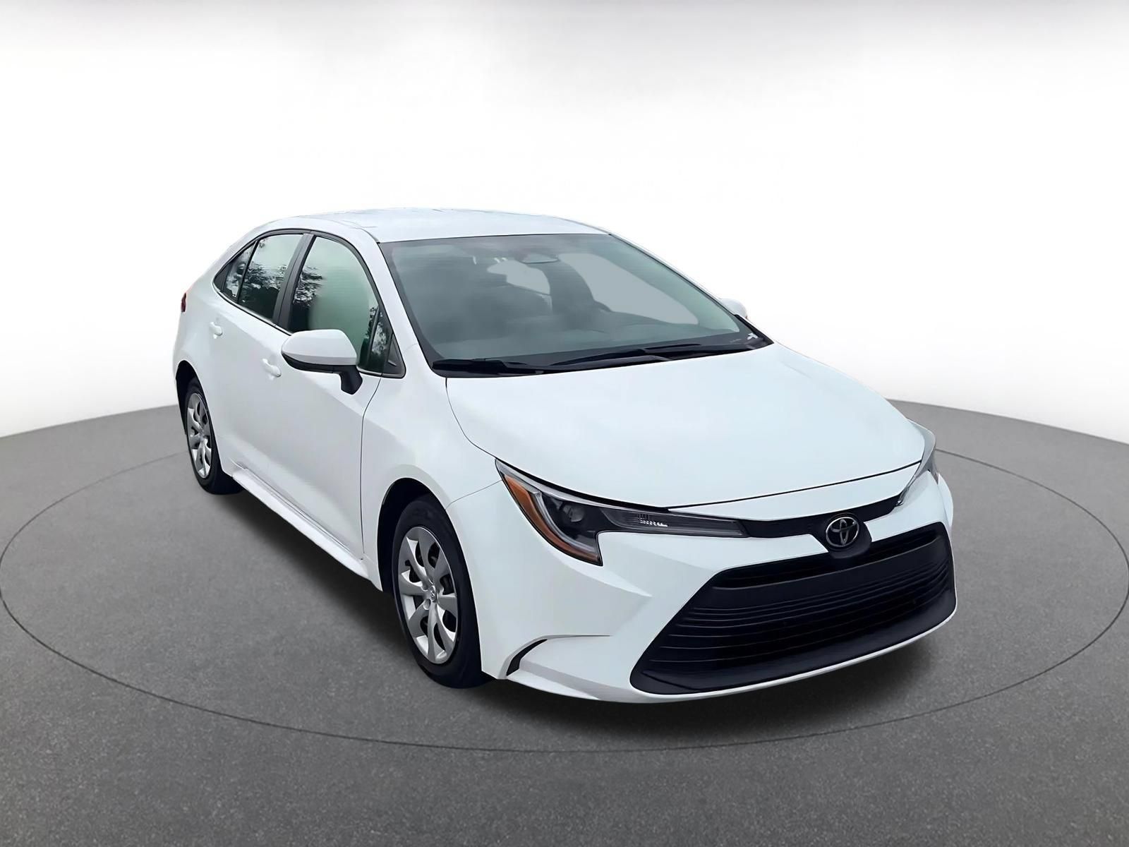 Used 2025 Toyota Corolla LE FWD image 2