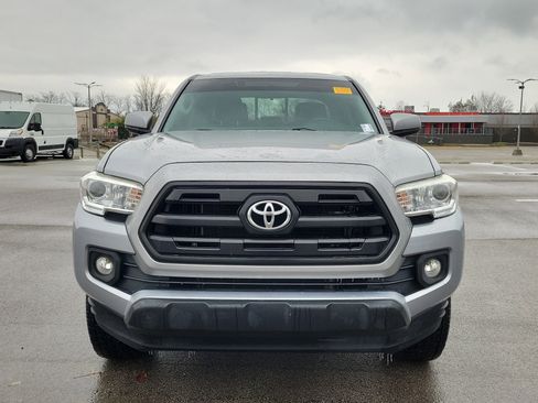 Used 2017 Toyota Tacoma SR image 2