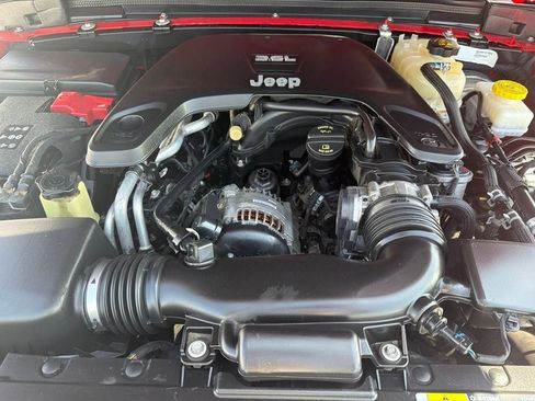 Used 2018 Jeep Wrangler Unlimited Rubicon AWD/4WD image 8