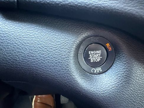 Used 2019 Jeep Cherokee Trailhawk w/ Cold Weather Group AWD/4WD image 19