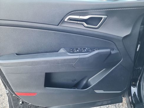 Used 2024 Kia Sportage LX image 12