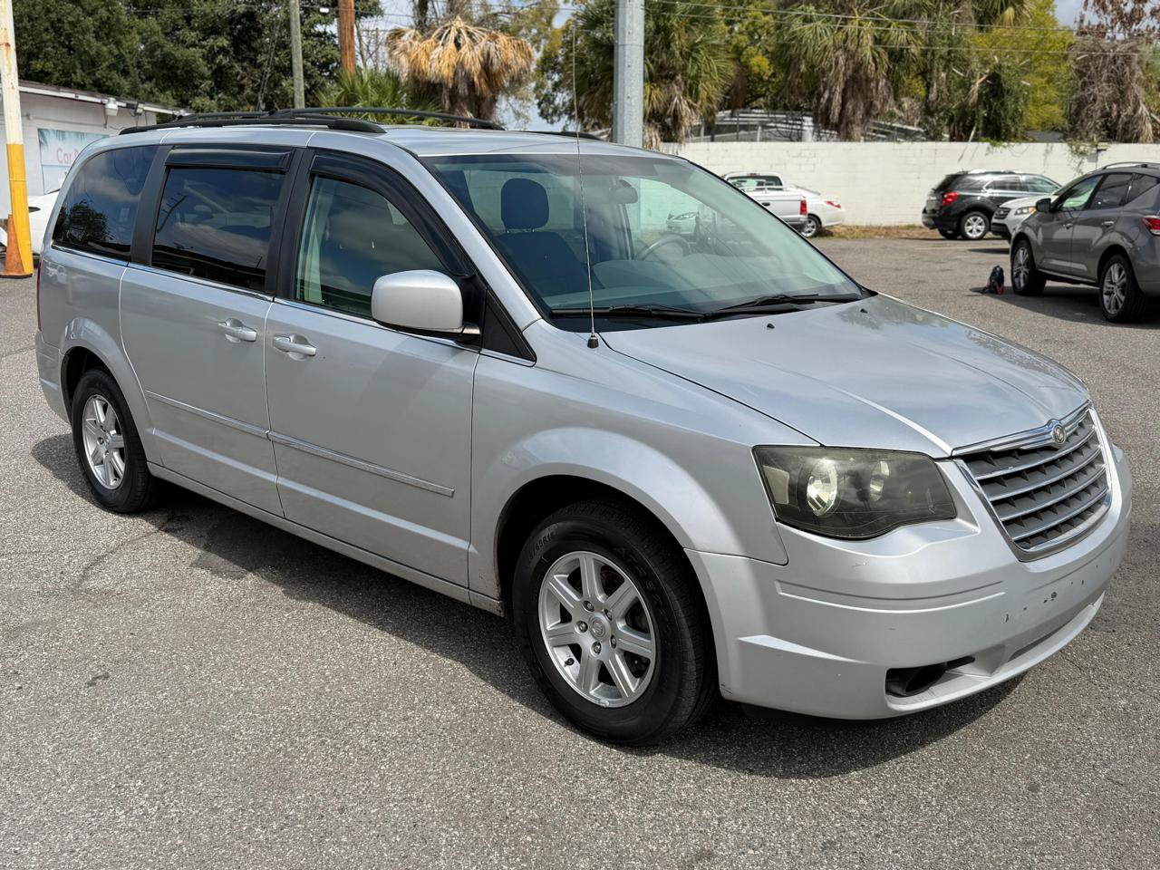 Used 2010 Chrysler Town & Country Touring FWD image 2