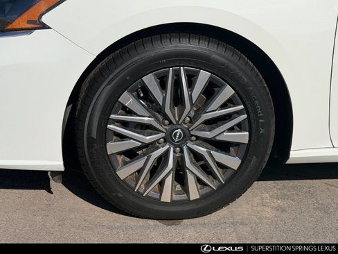 Used 2025 Nissan Altima 2.5 SV FWD image 6