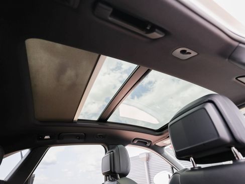 Certified 2025 Porsche Macan image 29