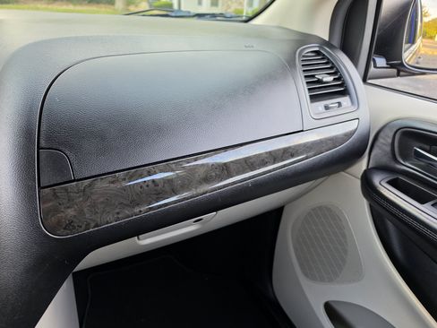 Used 2019 Dodge Grand Caravan SE FWD image 27