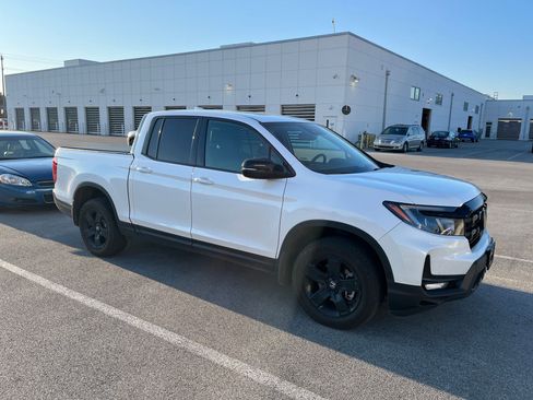 Used 2024 Honda Ridgeline Black Edition image 2