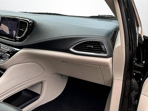 Used 2022 Chrysler Pacifica Limited image 26