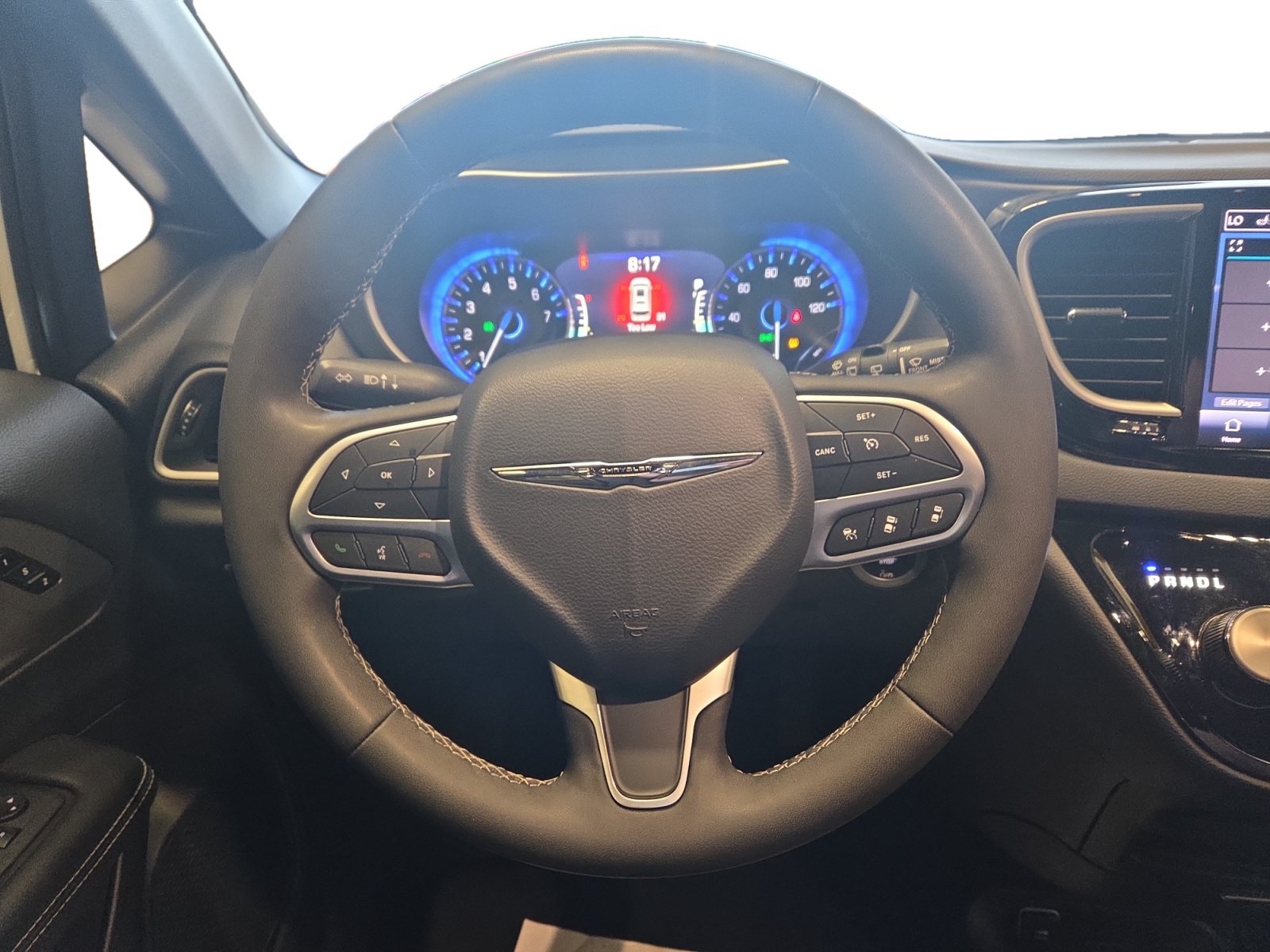 Used 2025 Chrysler Pacifica Select FWD image 12