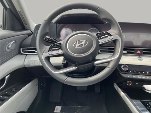 New 2025 Hyundai Elantra Limited image 16