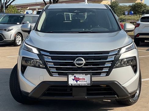 Used 2025 Nissan Rogue SV AWD/4WD image 2