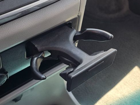 Used 2016 Toyota Sienna LE FWD image 42