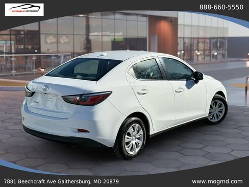 Used 2019 Toyota Yaris L image 4
