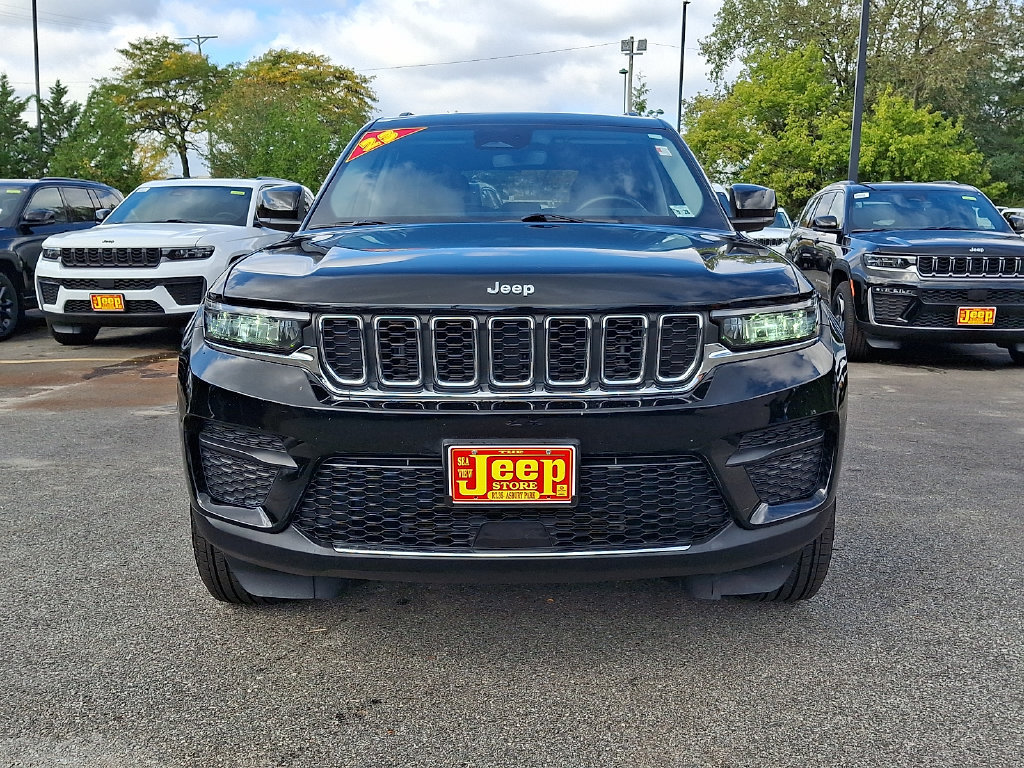 Certified 2023 Jeep Grand Cherokee Laredo X AWD/4WD image 2