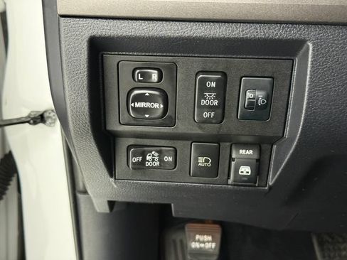 Used 2018 Toyota Tundra SR5 w/ SR5 Upgrade Package RWD image 14