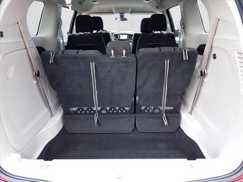 Used 2022 Chrysler Voyager LX FWD image 8