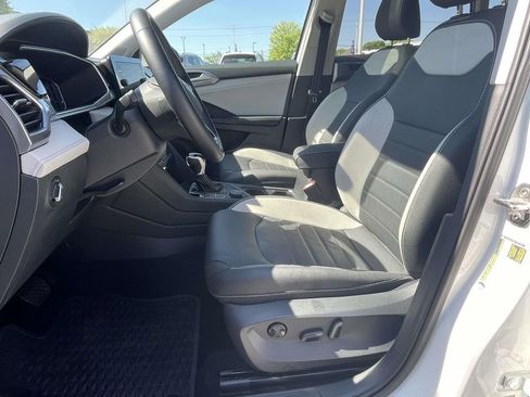Certified 2025 Volkswagen Taos SEL AWD/4WD image 13