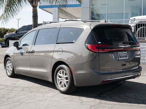 Used 2022 Chrysler Pacifica Touring-L FWD image 7