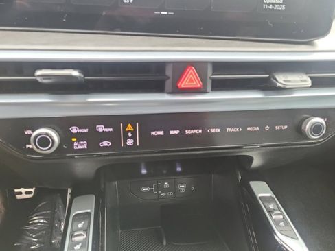 Used 2024 Kia Sorento SX Prestige w/ Sage Leather Package image 33