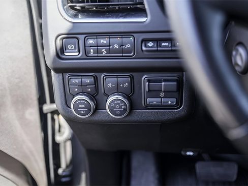 Used 2021 GMC Yukon XL AT4 w/ AT4 Premium Plus Package image 16