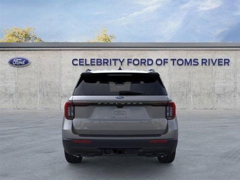Used 2025 Ford Explorer Active image 5