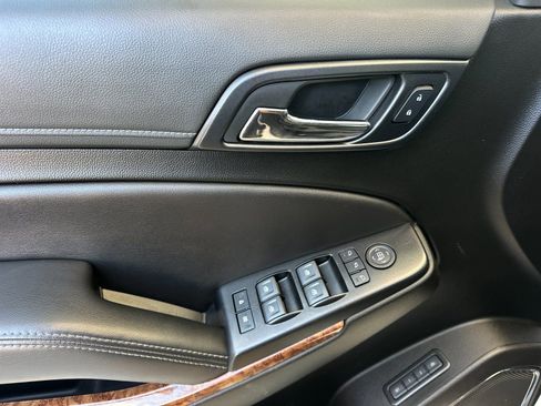 Used 2020 Chevrolet Suburban Premier image 11