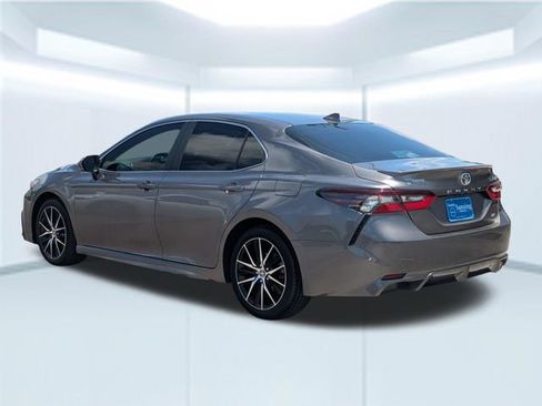 Used 2024 Toyota Camry SE w/ Cold Weather Package FWD image 4