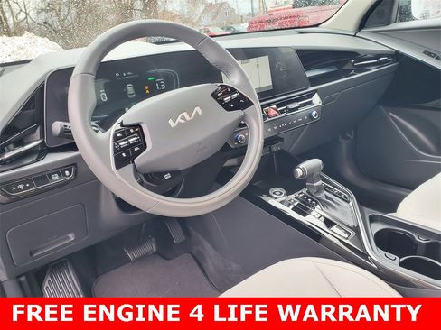 Certified 2024 Kia Niro EX image 10