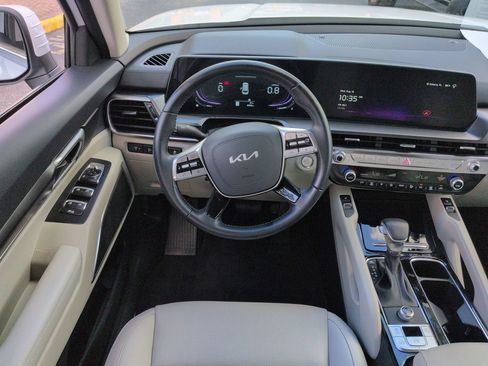Used 2025 Kia Telluride S FWD image 16