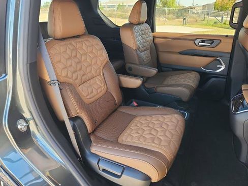 Certified 2025 Nissan Armada Platinum Reserve image 15